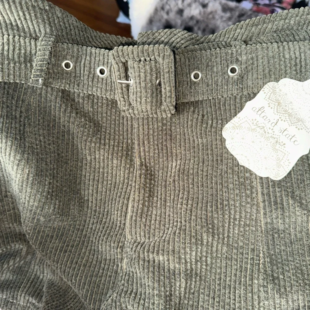 Altard State Shorts Medium Green Corduroy Olive Shorts with Belt π - Picture 5 of 5